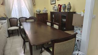 Mesa de comedor de madera