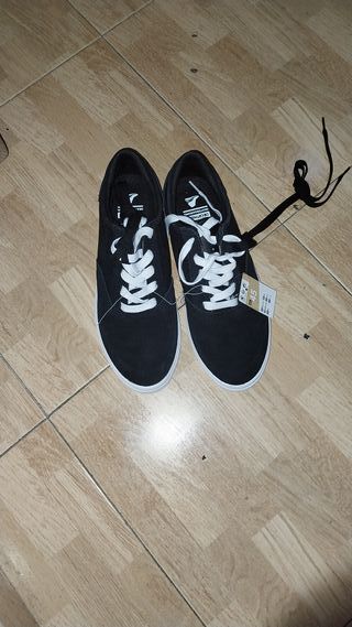 Zapatillas negras talla 45 sin estrenar
