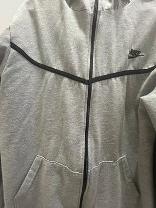 Chaqueta Nike Gris con Cremallera