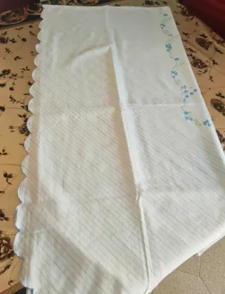 Tovaglia cotone con bordo floreale blu