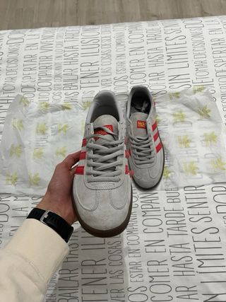 Adidas Spezial Gris y Rojo
