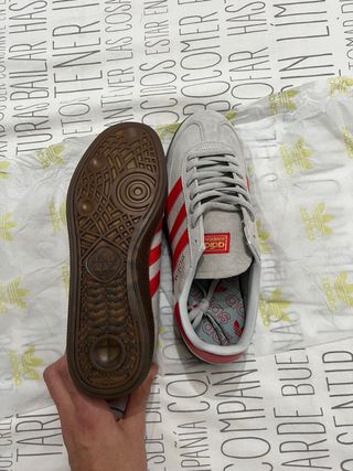 Adidas Spezial Gris y Rojo