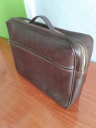 Cartera de piel marrón