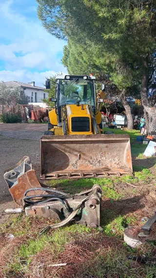 Retroexcavadora New Holland LB10B