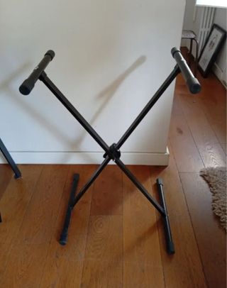 Teclado Piano Yamaha con soporte