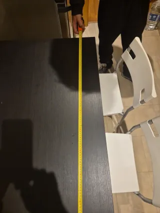 Regalo 4 sedie bianche e vendo il tavolo