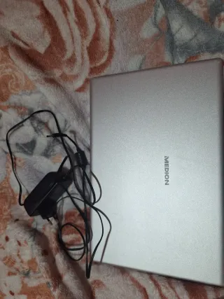 Ordenador Medion gris  ¡URGENTE!