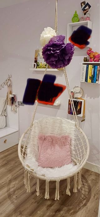 Columpio de macramé beige y cojones rosa