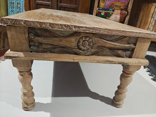 Mesa de centro Ahaan madera tallada