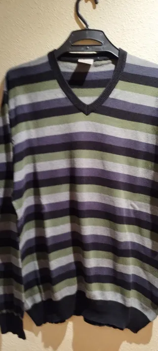 Suéter fino cuello pico rayas