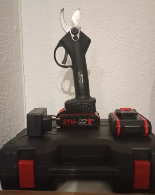 TIJERAS ELECTRICAS PARA PODAR CON 2 BATERIAS DE 21