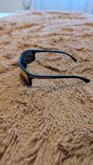 Gafas de sol estilo Y2K y aviador.