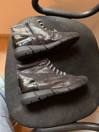 Botines negros y marrones con cremallera