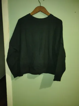 Sudadera negra ancha