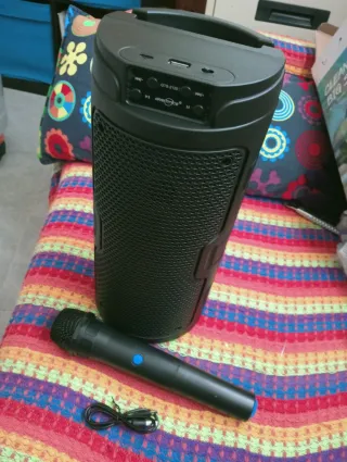 Altavoz Bluetooth Portátil con Micrófono