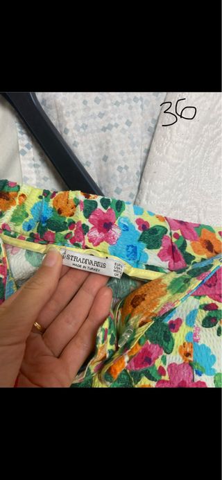 Pantalón estampado floral Stradivarius talla S