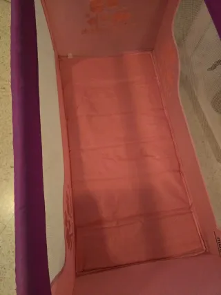 Cuna de viaje rosa y morada