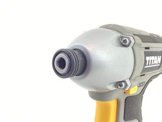 atornillador a bateria titan ttg868ipd