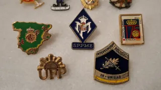 Lote de 14 pins policiales