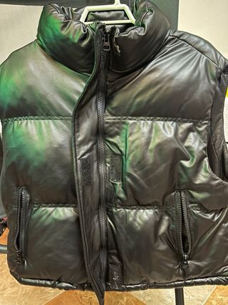 Chaleco negro acolchado