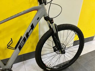 Bicicleta de Montaña BH Gris