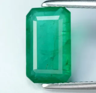 Esmeralda3.67ct Zâmbia óleo menor e certificado.