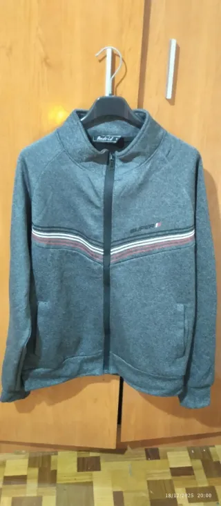 Sudadera Madrid Gris con Rayas