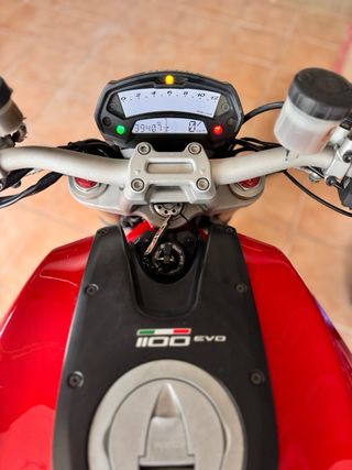 Ducati Monster 1100 EVO