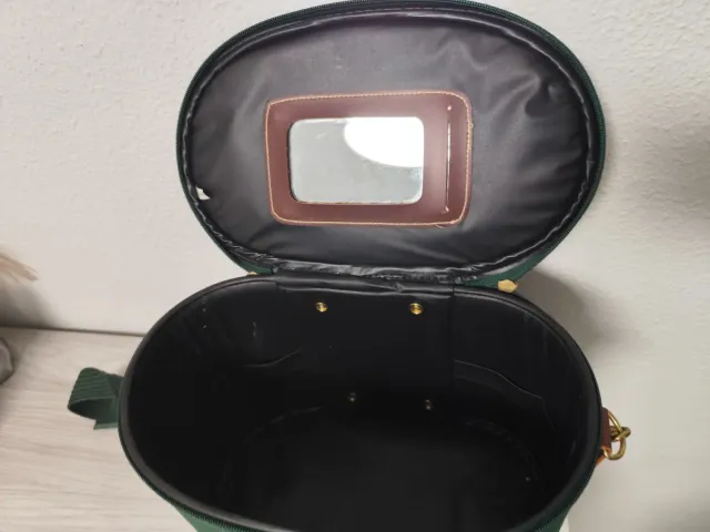 Neceser rígido verde y marrón