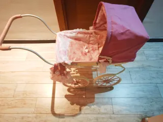 Carrito de bebé clásico rosa y crema