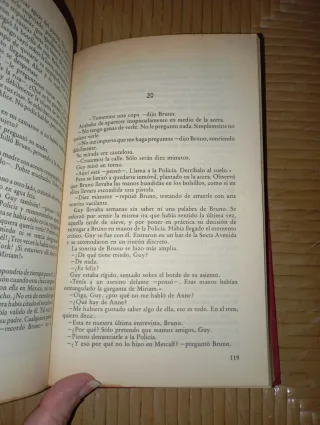 Libro: Extraños en un Tren