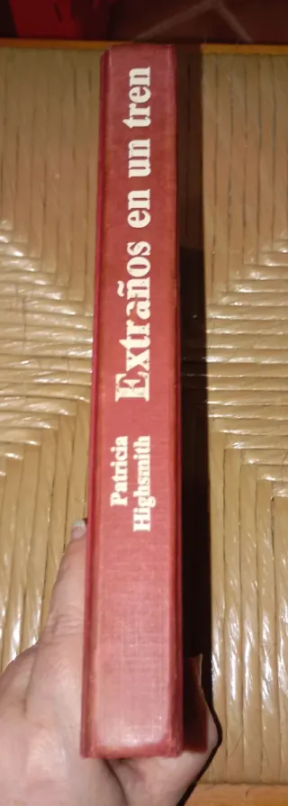 Libro: Extraños en un Tren