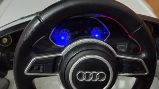 Coche eléctrico Audi TT RS infantil