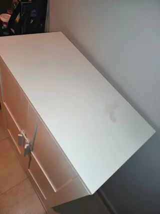 Armario blanco de madera