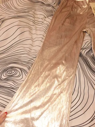 Pantalón dorado brillante flare