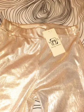 Pantalón dorado brillante flare