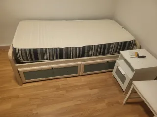 Habitación individual amueblada solo para chica