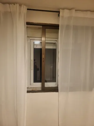 Habitación individual amueblada solo para chica