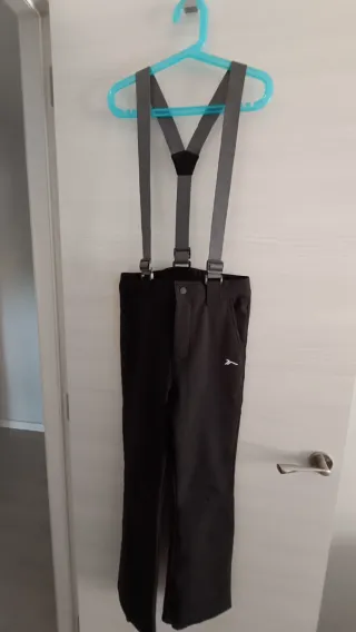 Conjunto esquí niño chaqueta,   pantalón y botas.