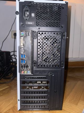 PC Ryzen 5 3400G - RX 6650 XT - 16GB RAM 500GB+1TB