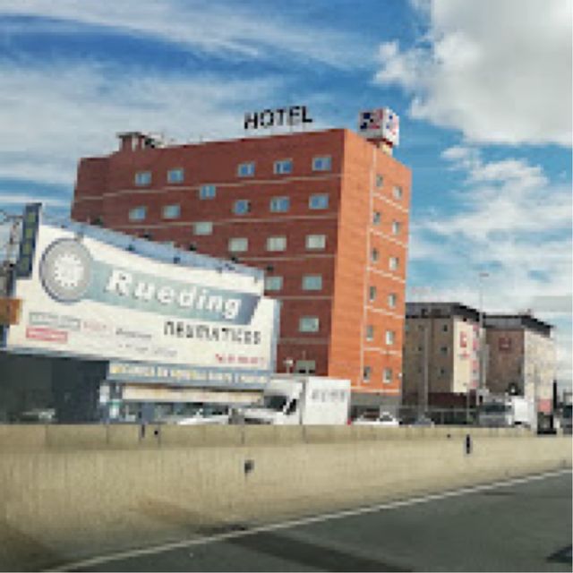 mecánico coches en taller de Fuenlabrada