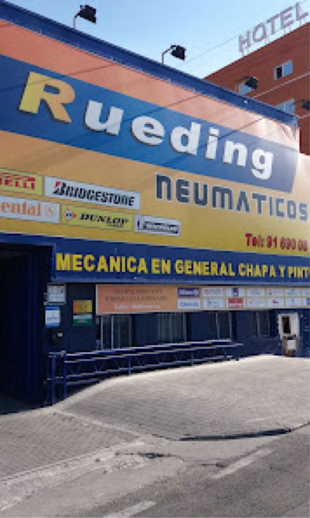 mecánico coches en taller de Fuenlabrada