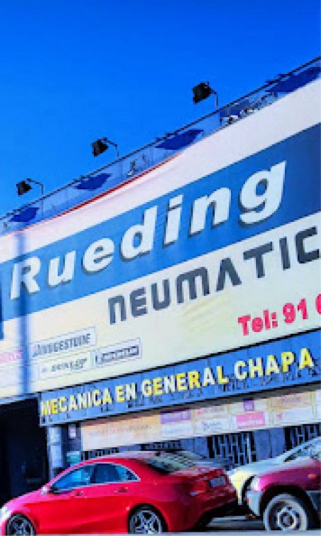 mecánico coches en taller de Fuenlabrada