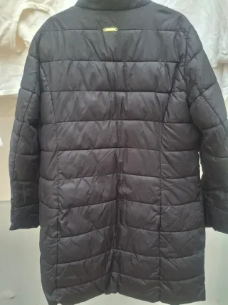 Abrigo acolchado negro T48. Medidas en descripción