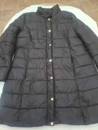Abrigo acolchado negro T48. Medidas en descripción
