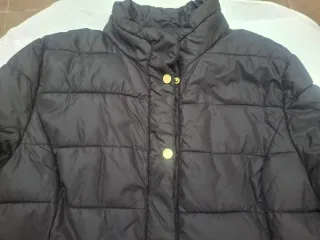 Abrigo acolchado negro T48. Medidas en descripción