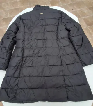 Abrigo acolchado negro T48. Medidas en descripción
