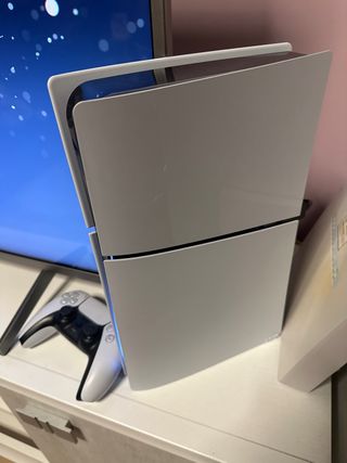 PlayStation 5 PS5 Blanca Poco Uso con el fifa 26