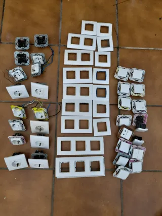 Interruptores y Enchufes Simon