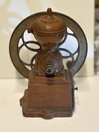 Molinillo de café antiguo